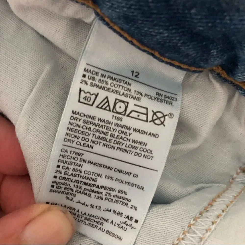 Old Navy Rockstar super Skinny Mid Rise size 12 medium blue wash color